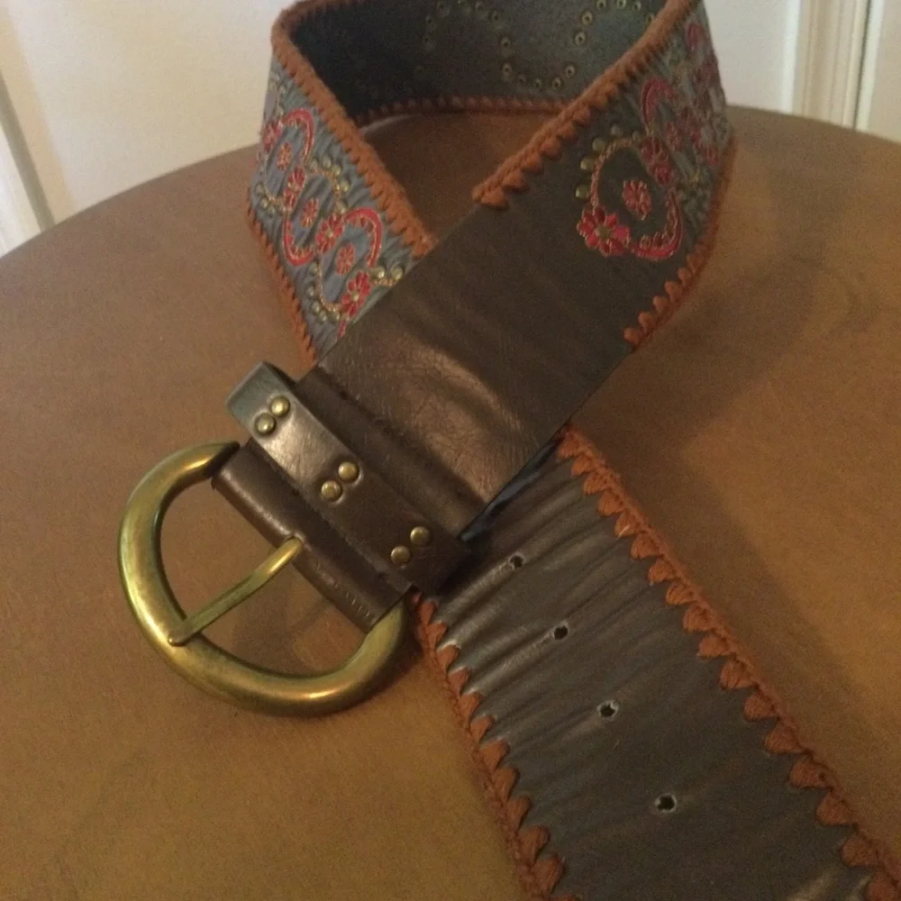 Oscar De la Renta- Vintage Wide Leather Embroidered Belt. Size OS - Picture 6 of 7